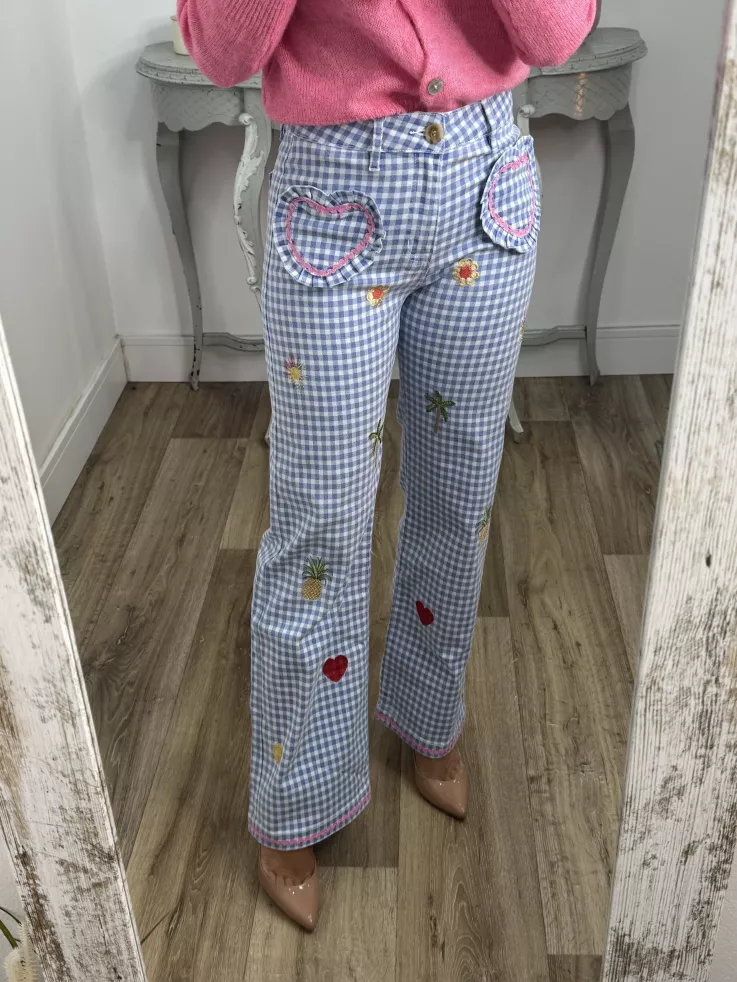 Jeans cuadros vichy azul bordados