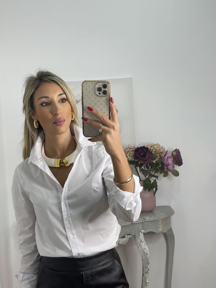 Colgante colmillos con engarce dorado