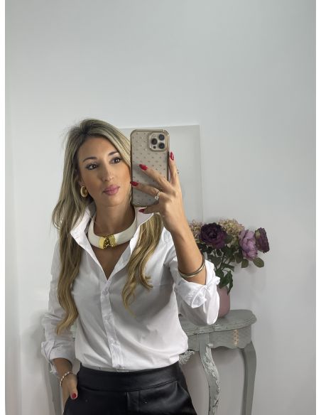 Colgante colmillos con engarce dorado