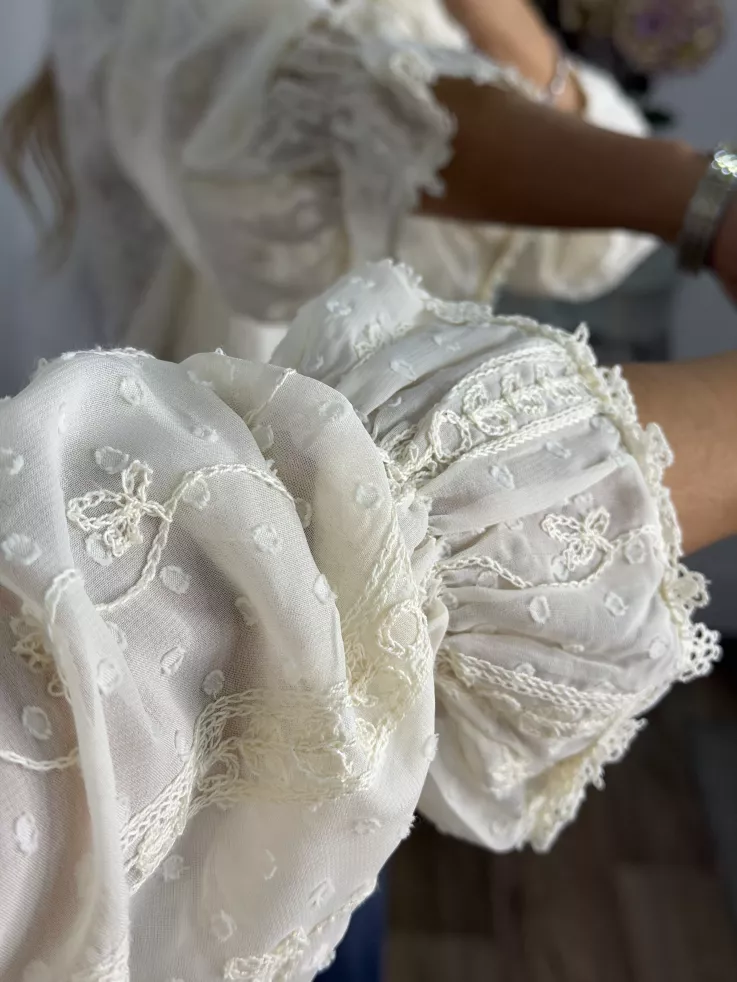 Camisa gasa plumeti bordada