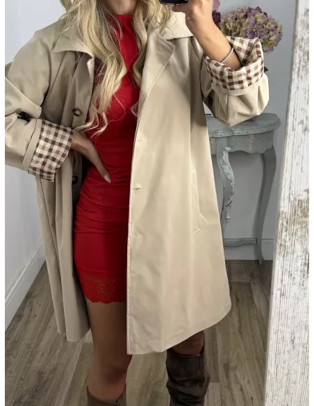 Gabardina beige con forro de cuadros