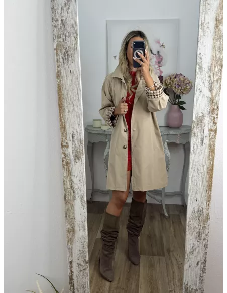 Gabardina beige con forro de cuadros