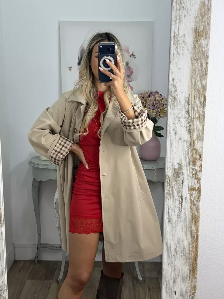 Gabardina beige con forro de cuadros