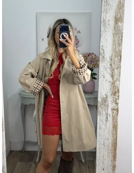 Gabardina beige con forro de cuadros