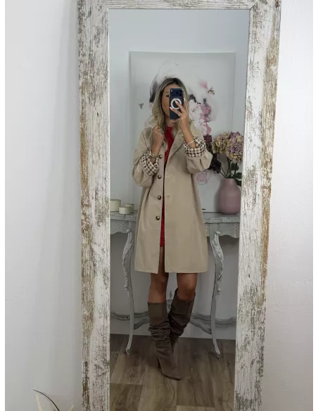 Gabardina beige con forro de cuadros