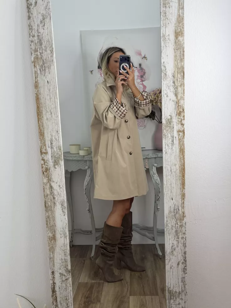 Gabardina beige con forro de cuadros