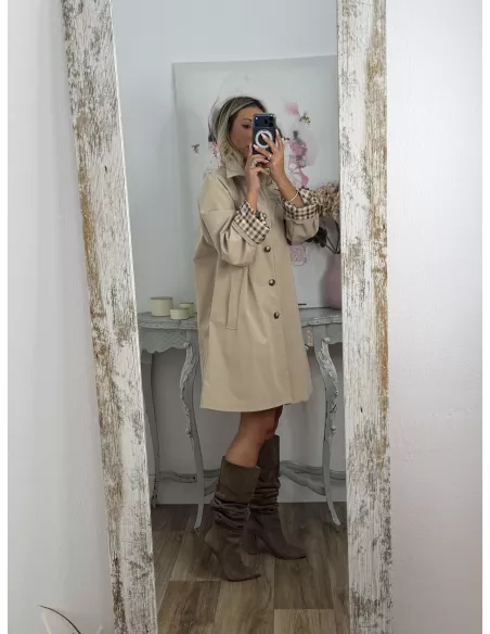 Gabardina beige con forro de cuadros