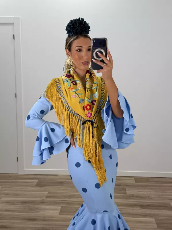 Mantón bordado amarillo