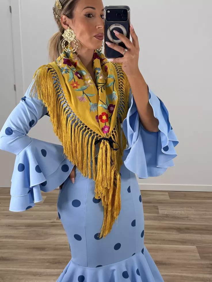 Mantón bordado amarillo