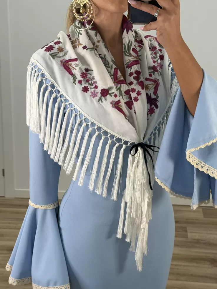 Mantón bordado blanco