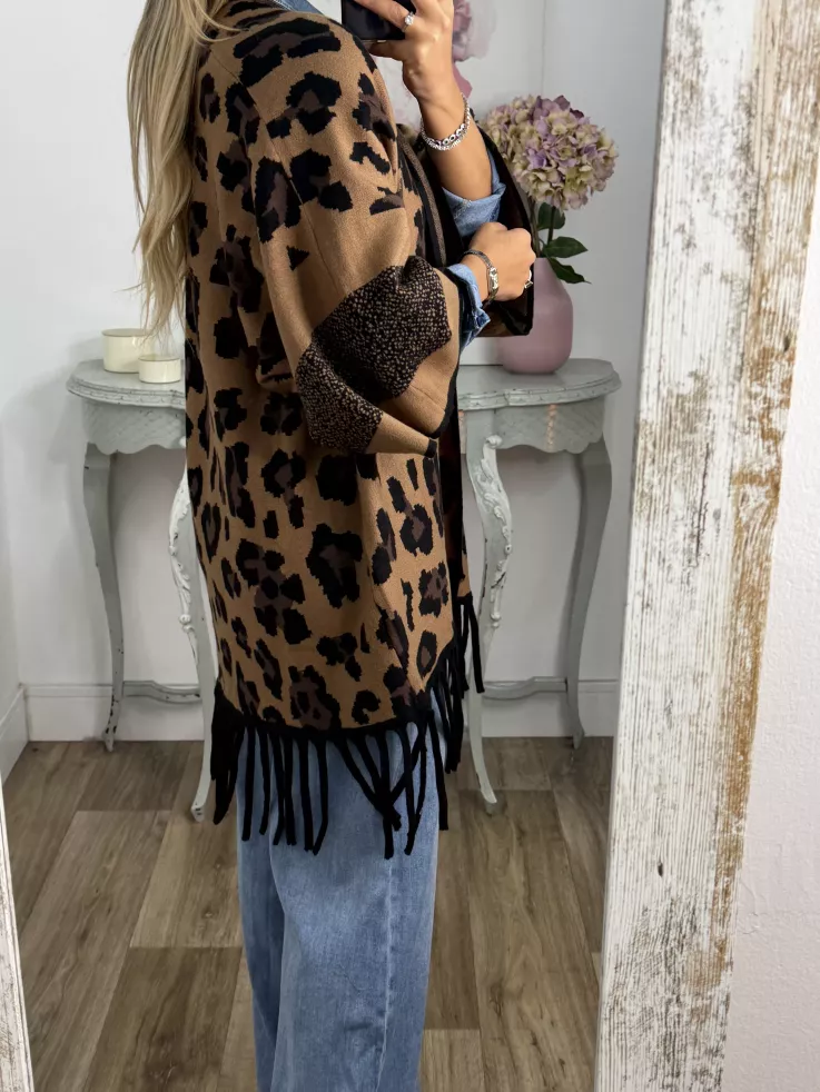 Cardigan print oscuro flecos