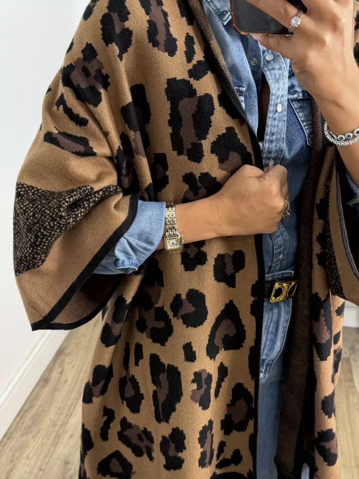Cardigan print oscuro flecos