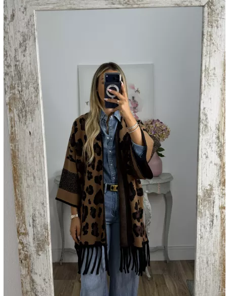 Cardigan print oscuro flecos