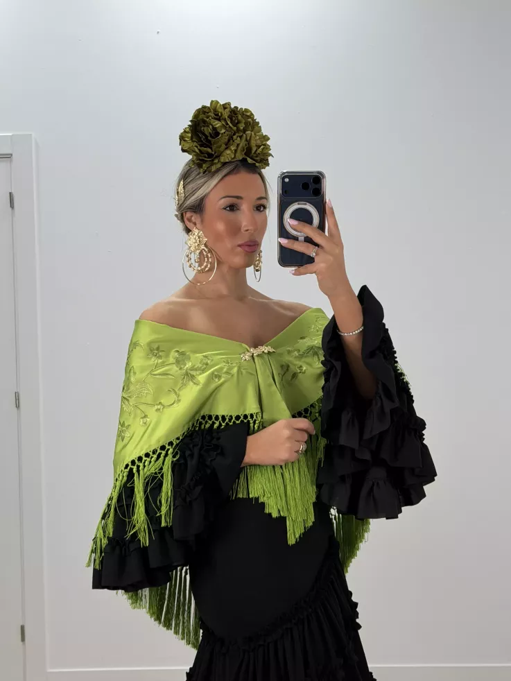 Mantón bordado unicolor lima