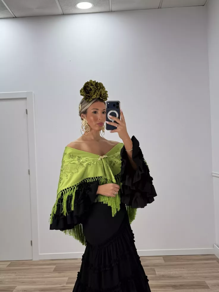 Mantón bordado unicolor lima