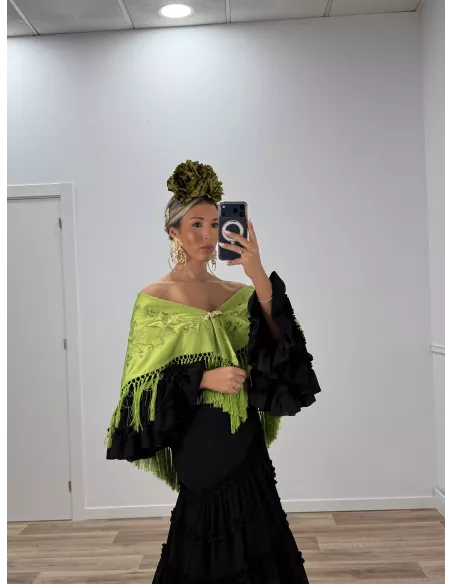 Mantón bordado unicolor lima