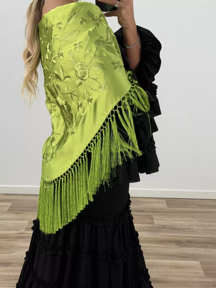 Mantón bordado unicolor lima