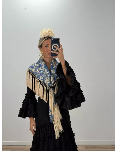 Mantón Rocio bordado azul y beige
