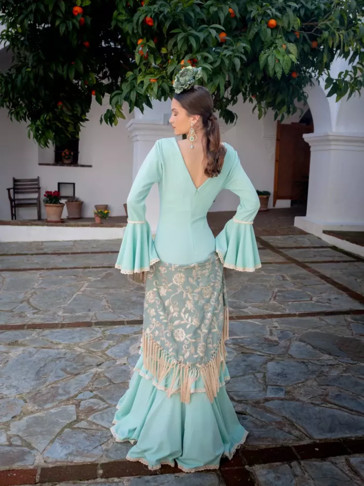Mantón Rocio bordado verde agua y beige