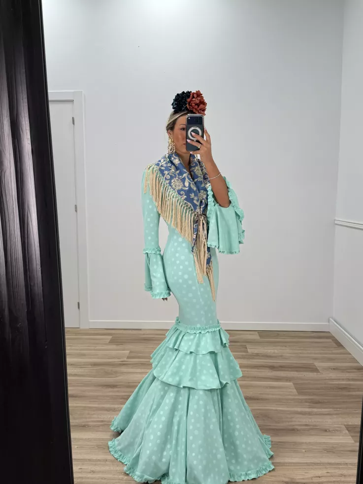 Mantón Rocio bordado azul y beige