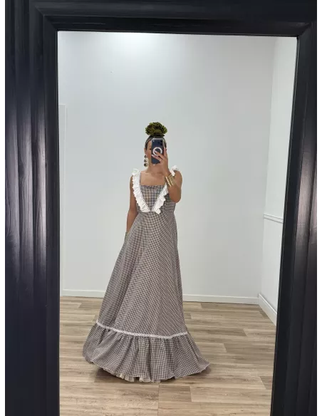 Bata cuadros marrón con batista bordada