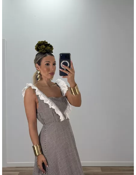 Bata cuadros marrón con batista bordada