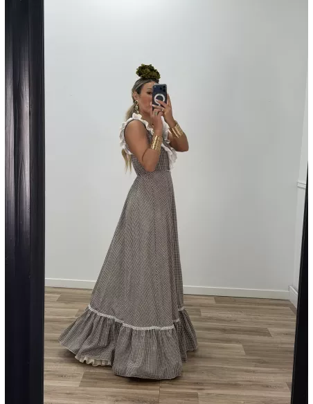 Bata cuadros marrón con batista bordada