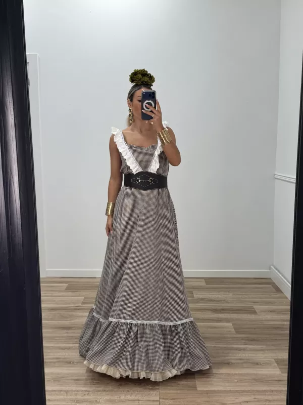 Bata cuadros marrón con batista bordada