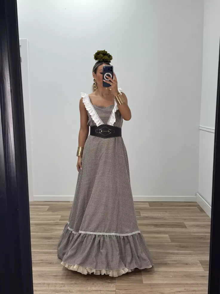 Bata cuadros marrón con batista bordada