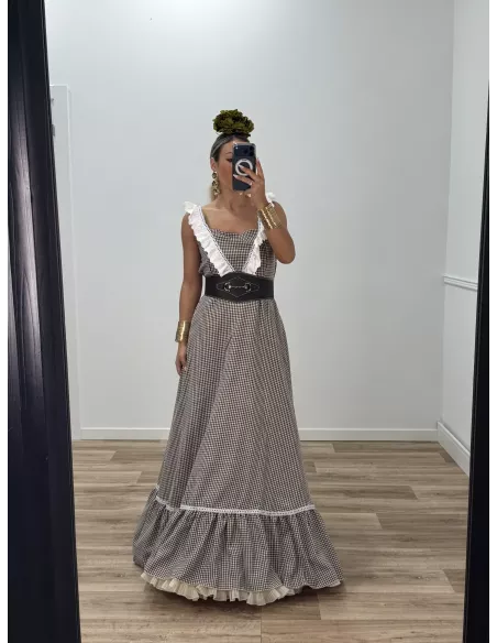 Bata cuadros marrón con batista bordada