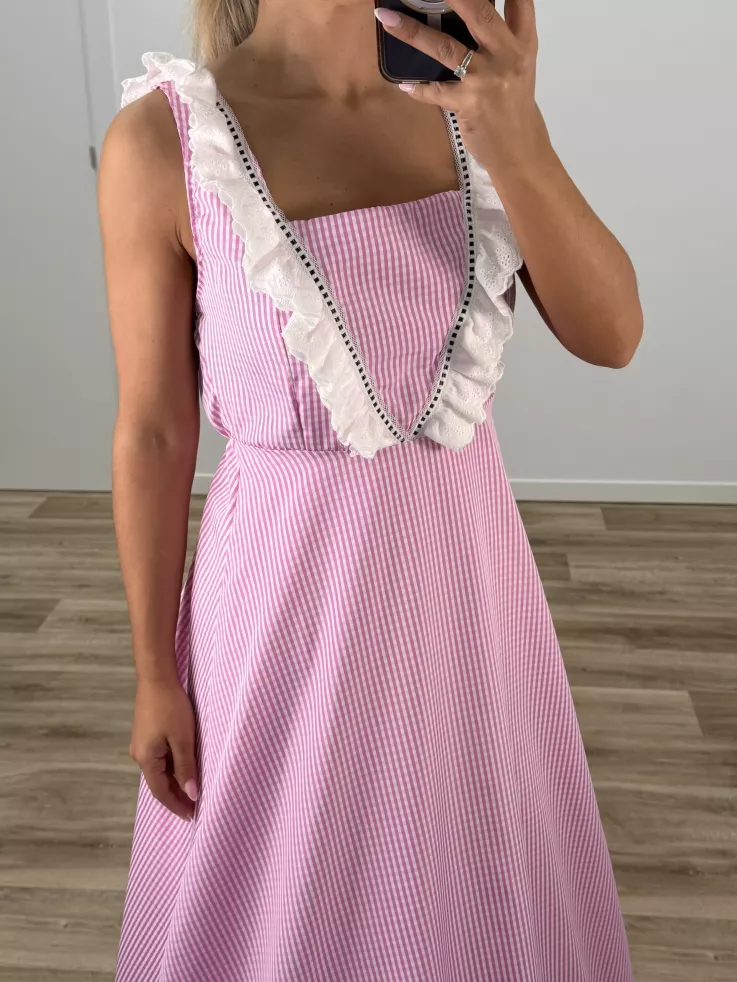 Bata cuadros rosa con batista bordada