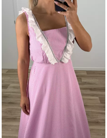 Bata cuadros rosa con batista bordada