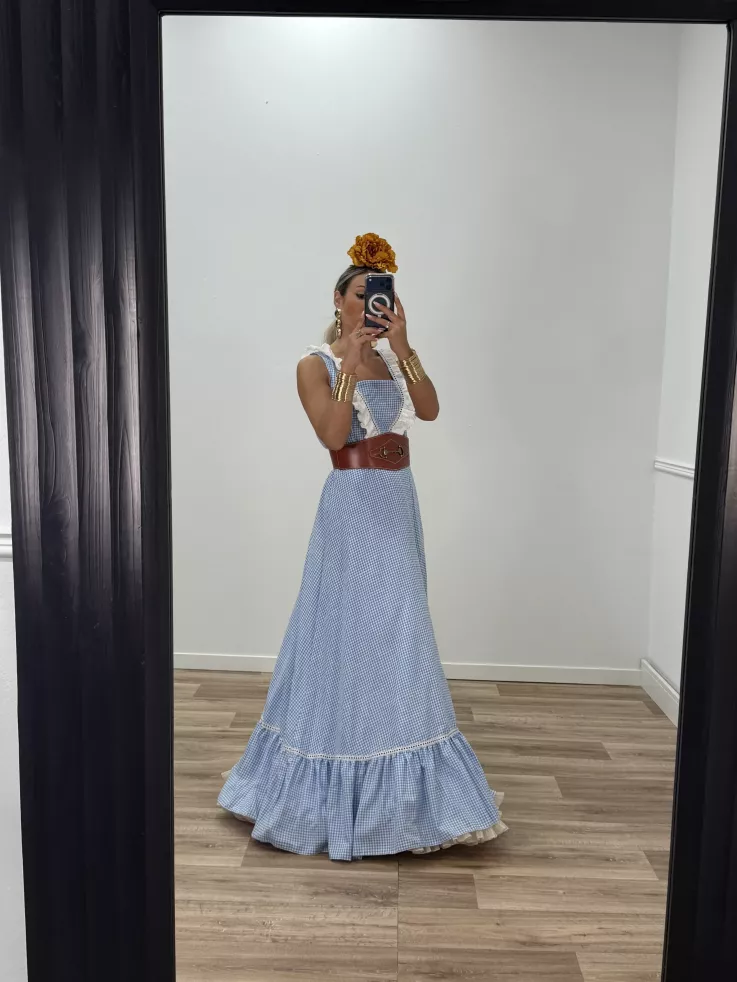 Bata cuadros azul con batista bordada