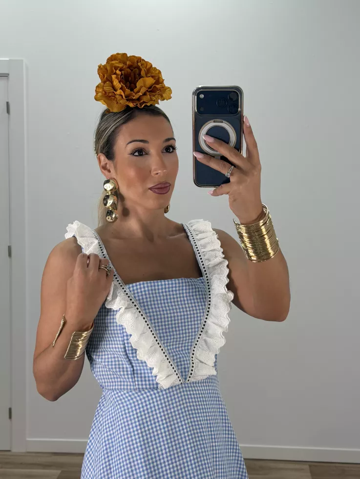 Bata cuadros azul con batista bordada