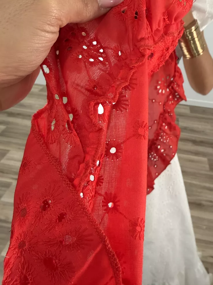 Piquillo perforado rojo