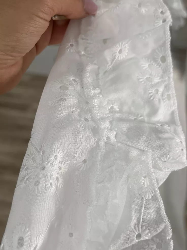 Piquillo perforado blanco