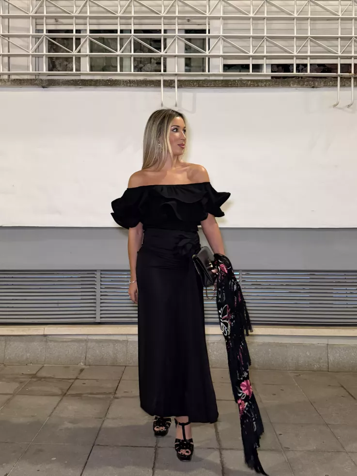 Falda con flores negra