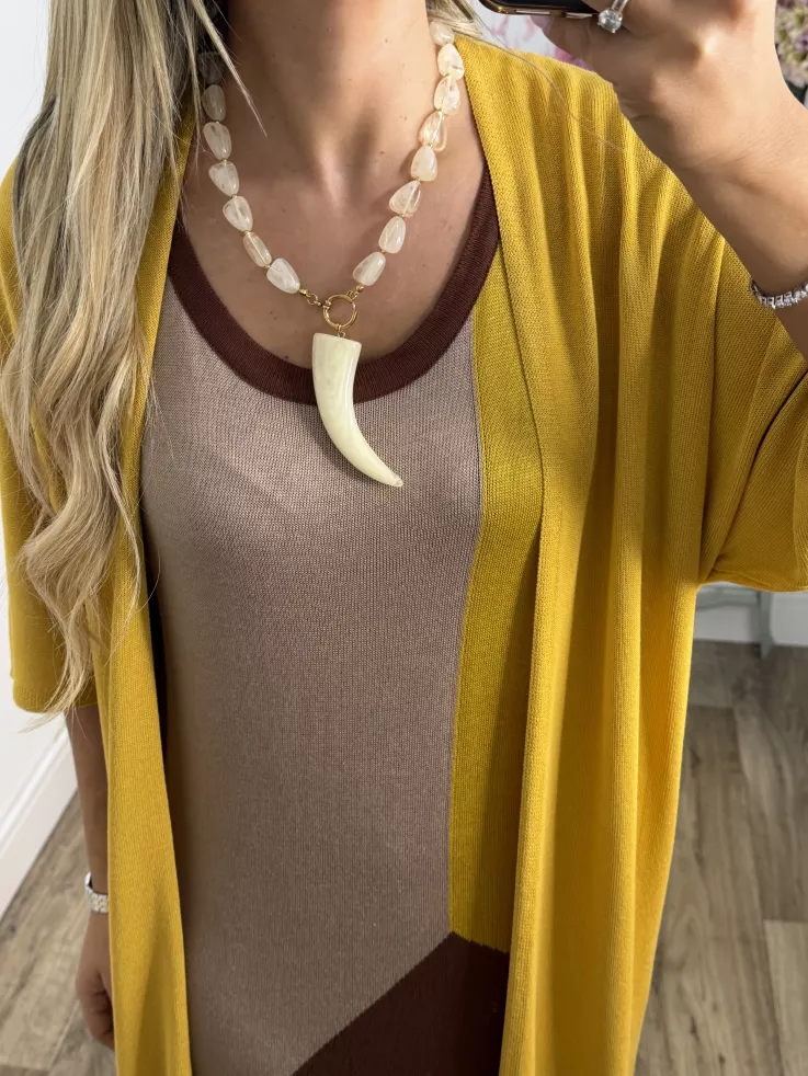 Colgante Colmillo con piedras beige