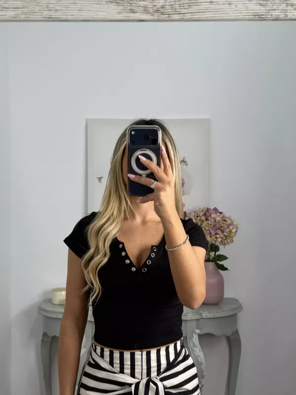 Camiseta crop negra