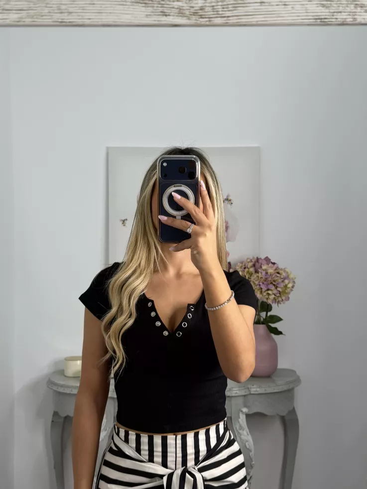 Camiseta crop negra