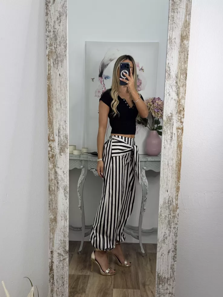 Camiseta crop negra