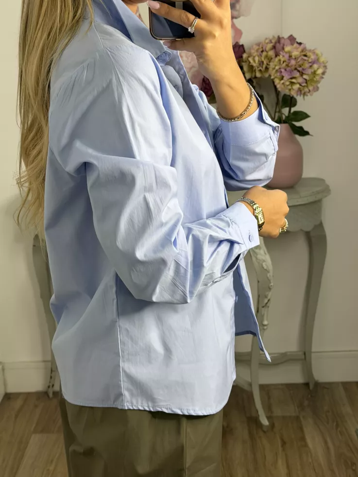 Camisa celeste con corazones