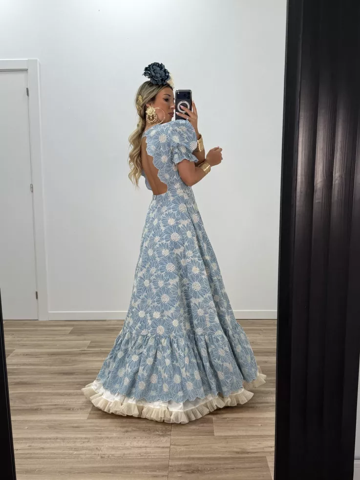Bata bordada azul espalda al aire