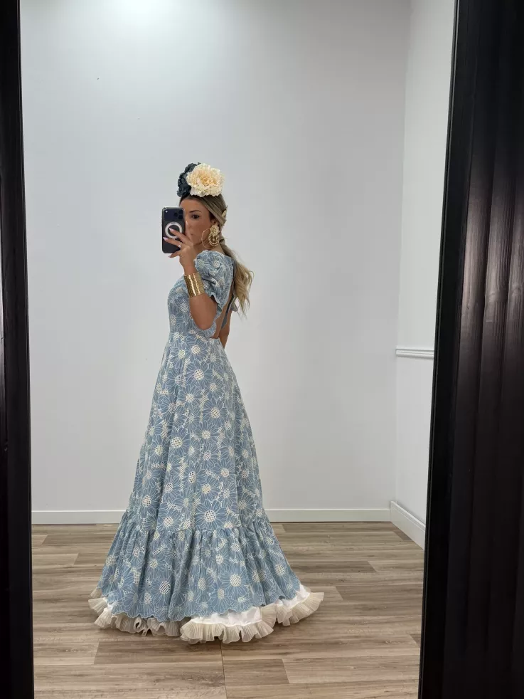 Bata bordada azul espalda al aire