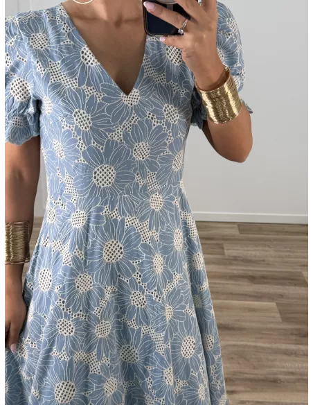 Bata bordada azul espalda al aire