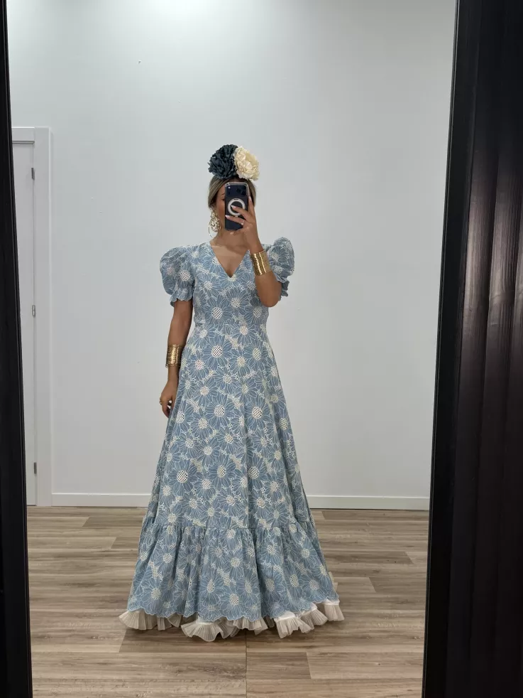 Bata bordada azul espalda al aire