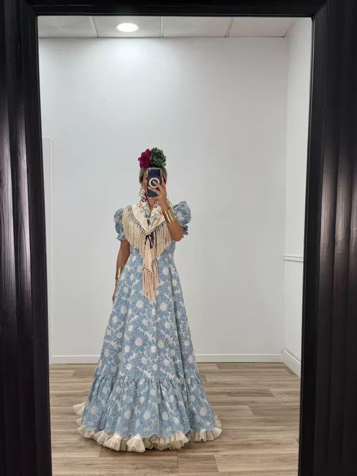 Bata bordada azul espalda al aire