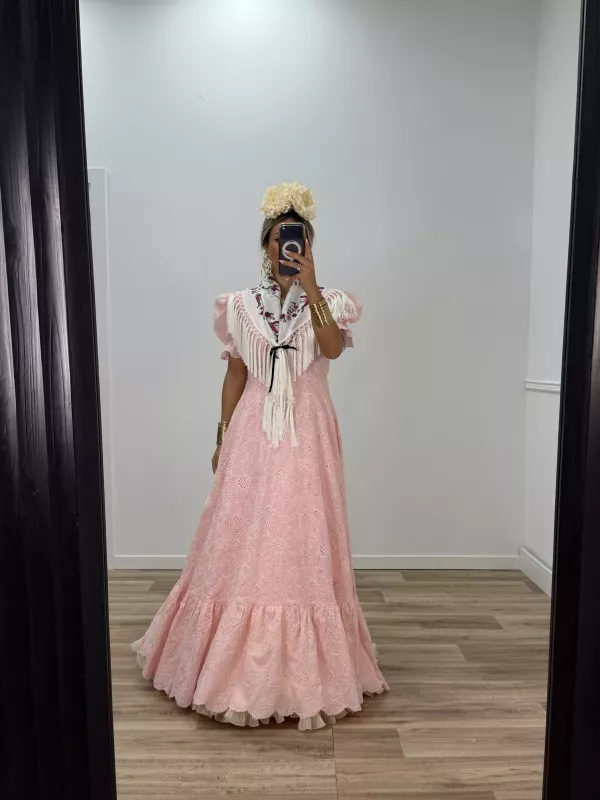 Bata bordada rosa espalda al aire