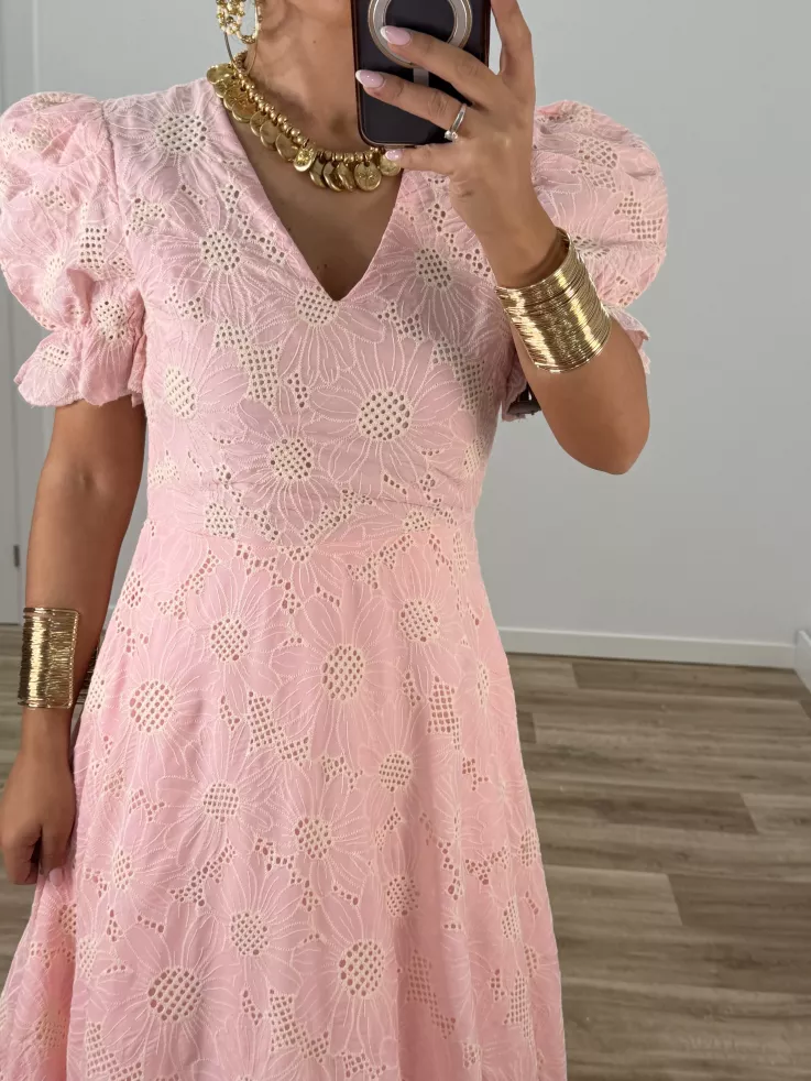 Bata bordada rosa espalda al aire