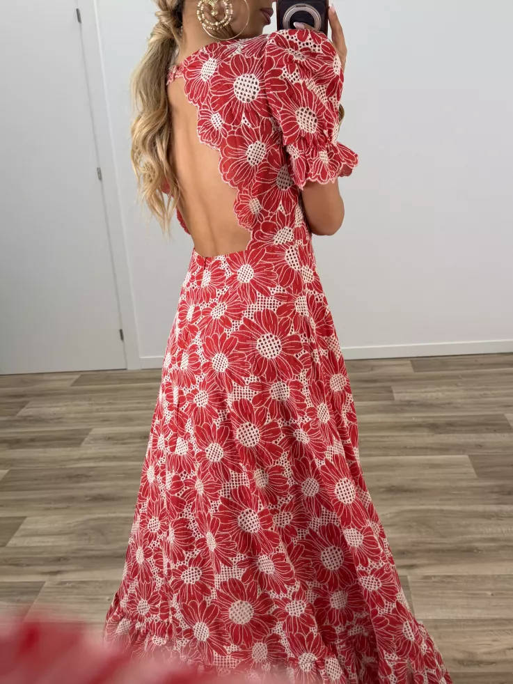 Bata bordada roja espalda al aire